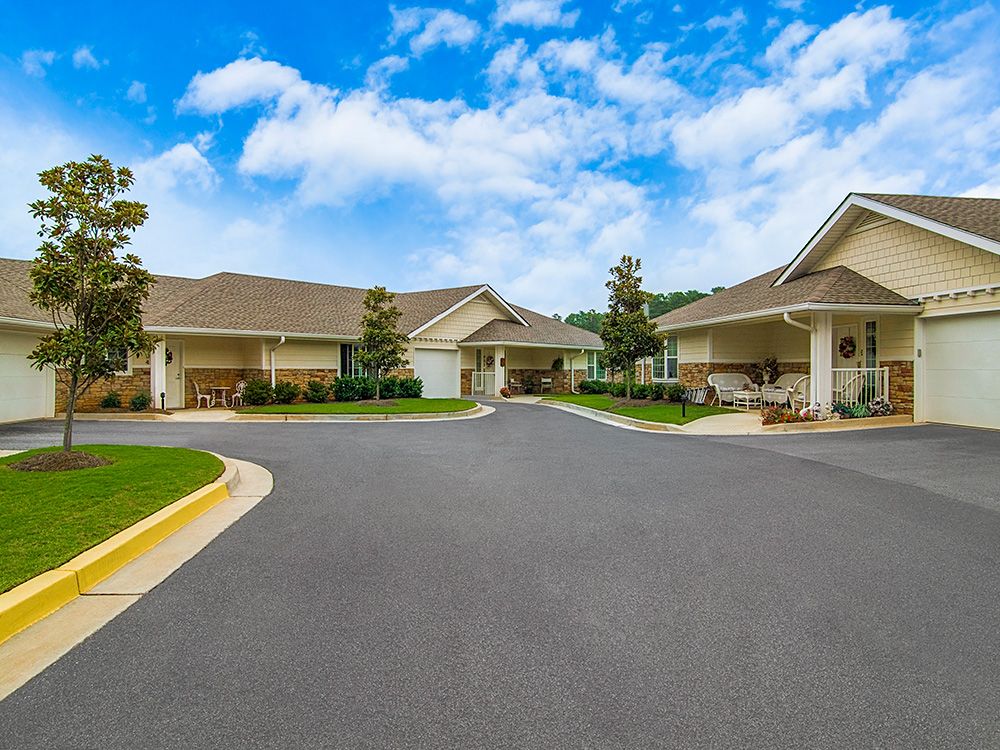 Holiday Laurel Grove