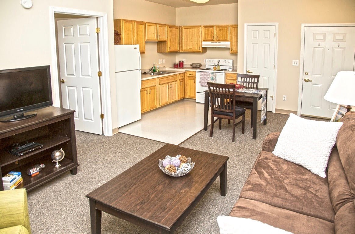 Apartment with an open floor plan connecting the living room and kitchen.