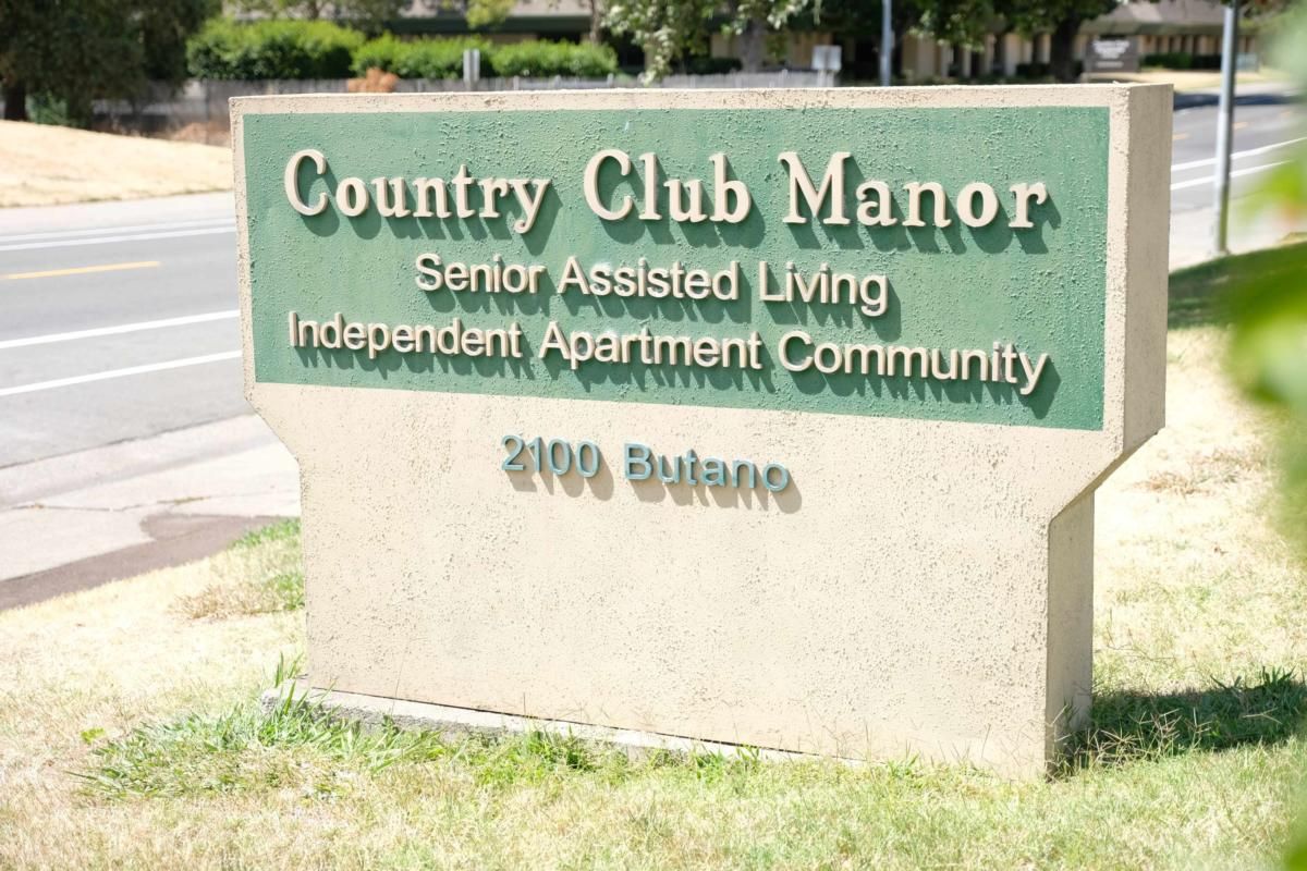 Country Club Manor
