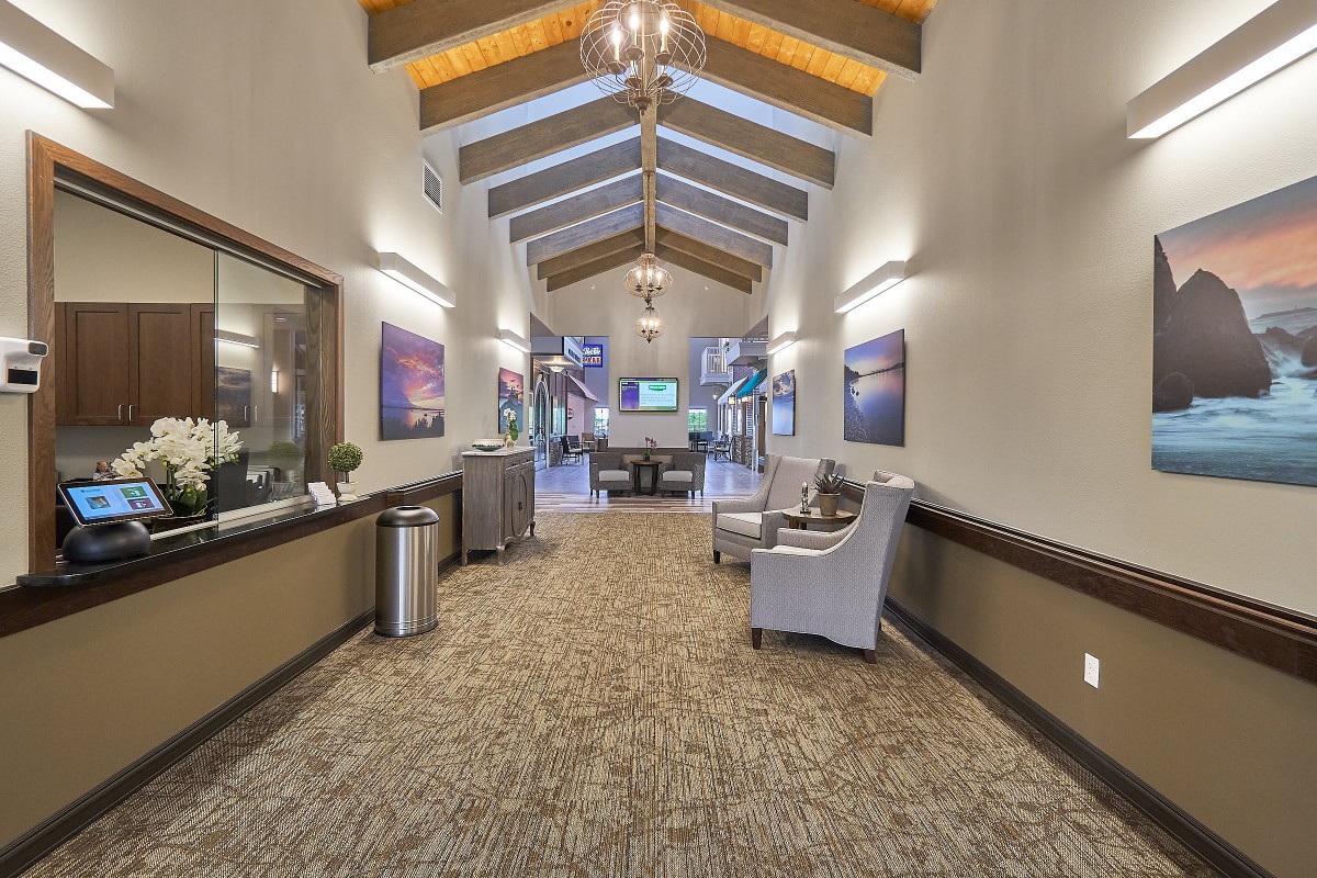 A modern lobby with high ceilings and a seating area.