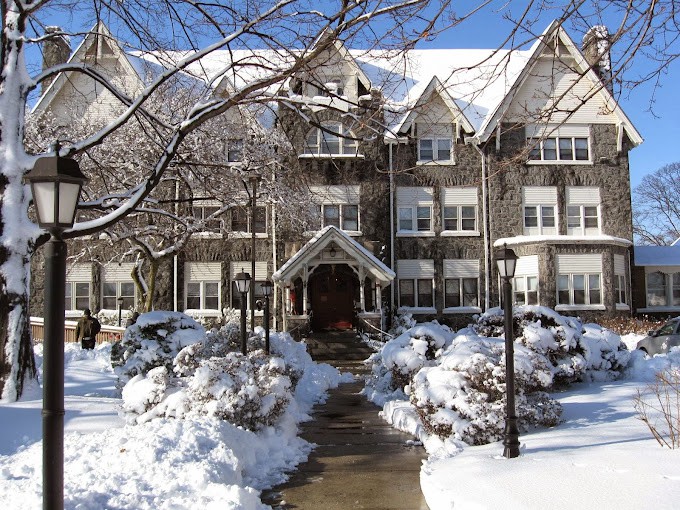 Hayes Manor