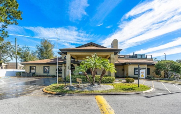 Island Lake Center
