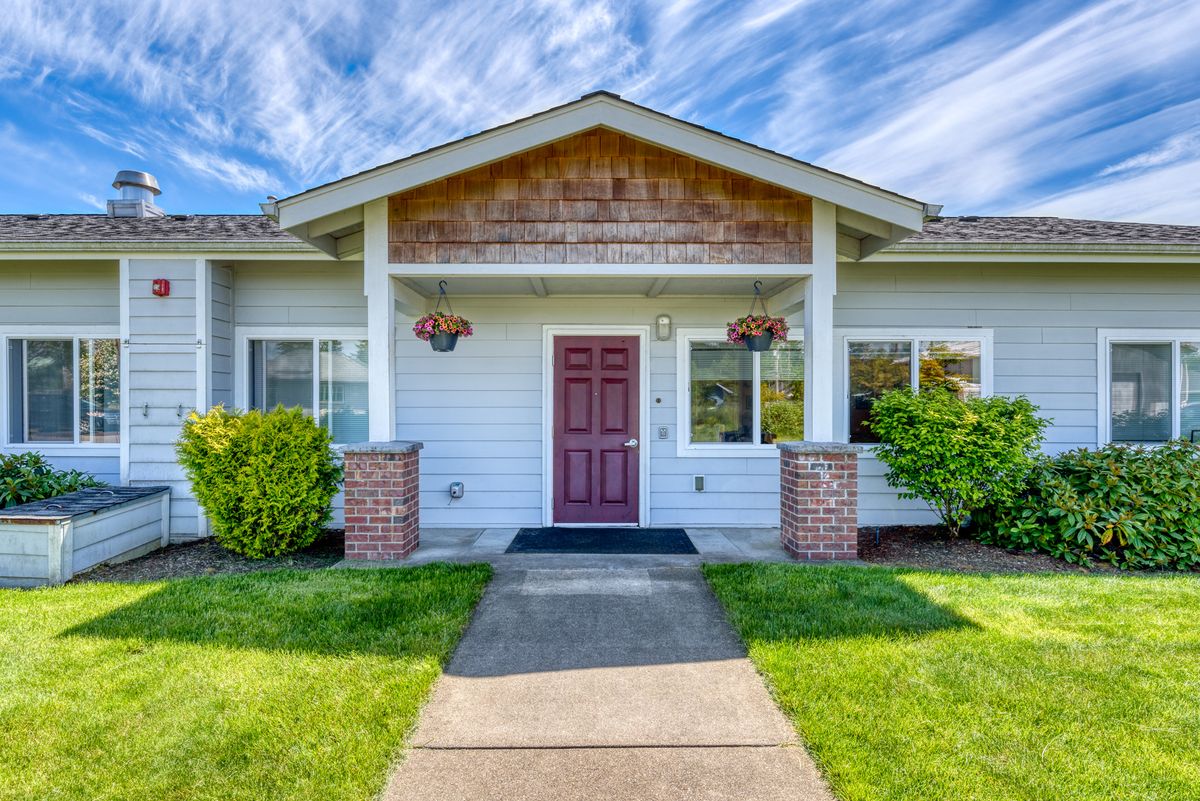 Beehive Retirement And Assisted Living Community