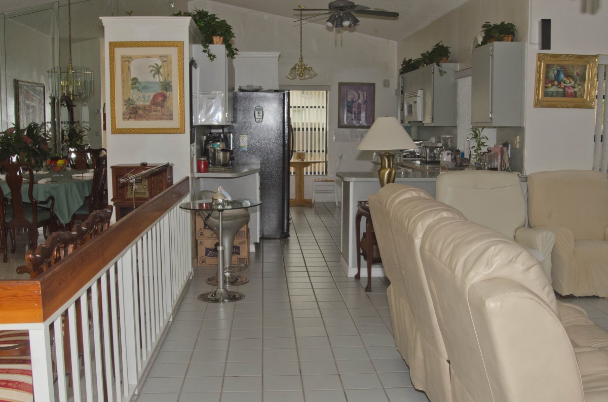 A cozy kitchen and living area with modern amenities and comfortable furnishings.
