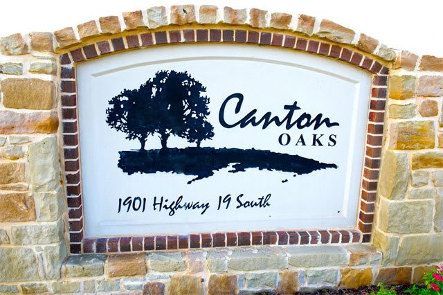 Entrance sign for Canton Oaks at 1901 Highway 19 South.