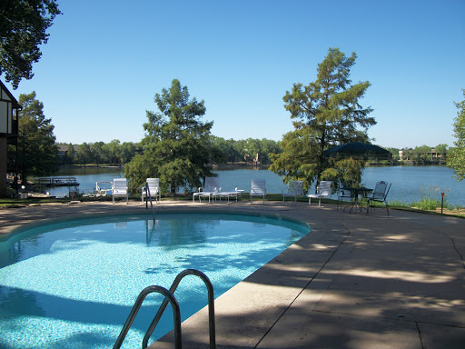 Twin Lakes Apartments