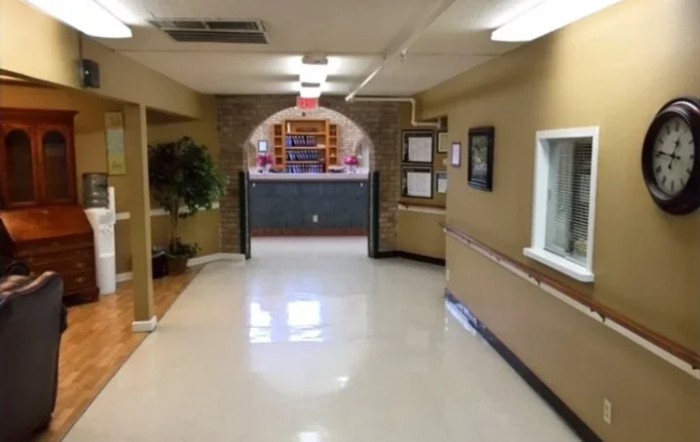 Whispering Oaks Rehab & Nursing