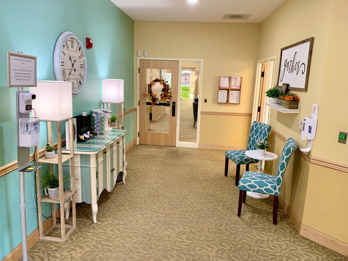 A cozy waiting area with decorative furniture and a welcoming ambiance.