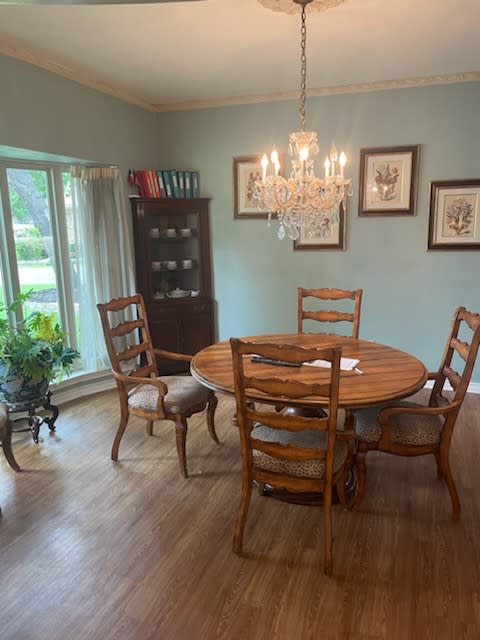 Silver Leaf Assisted Living at Tophill Circle