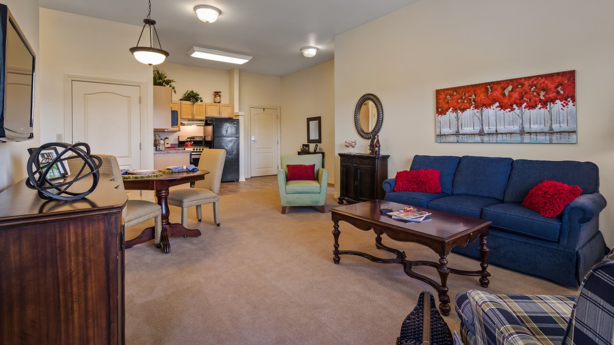 A cozy open-plan living space with a dining area and kitchen.