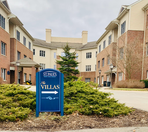 A view of the villas with a prominent sign indicating direction.