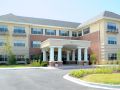Front view of a modern hospital building with an entrance and columns.