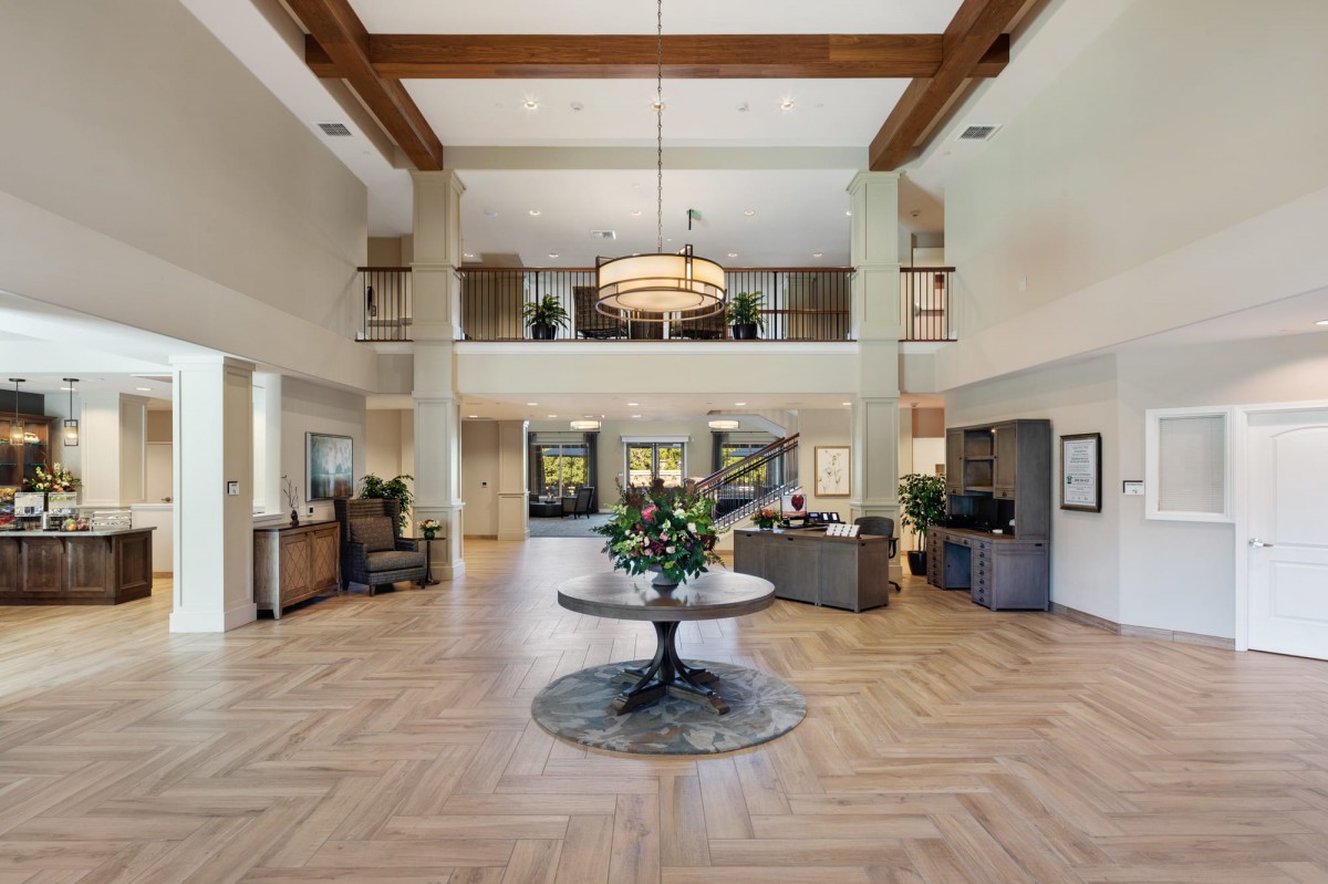 Spacious and elegantly designed lobby with modern decor and high ceilings.