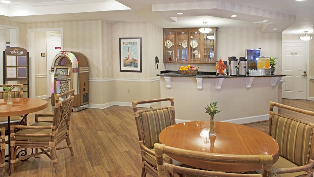 A cozy dining area with a jukebox and retro bar counter.
