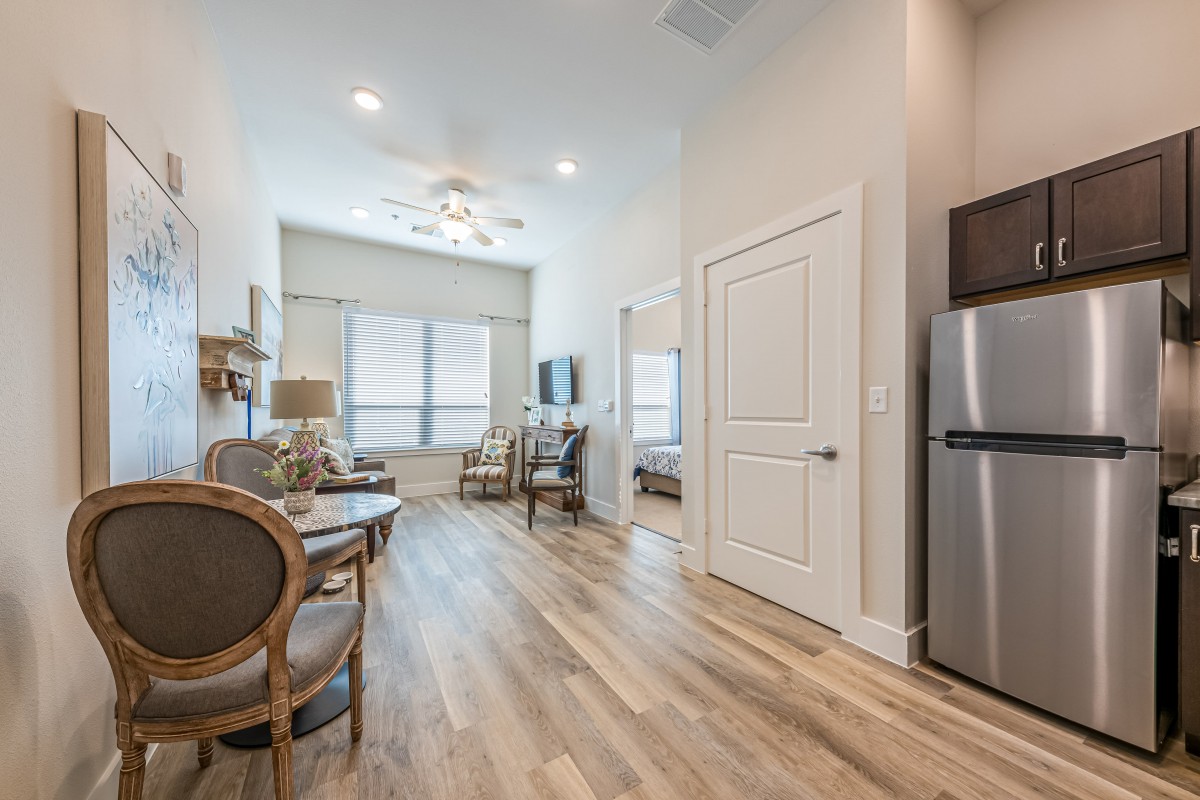 A modern and minimalist living room with wood flooring, featuring elegant furniture and a bright, airy atmosphere.