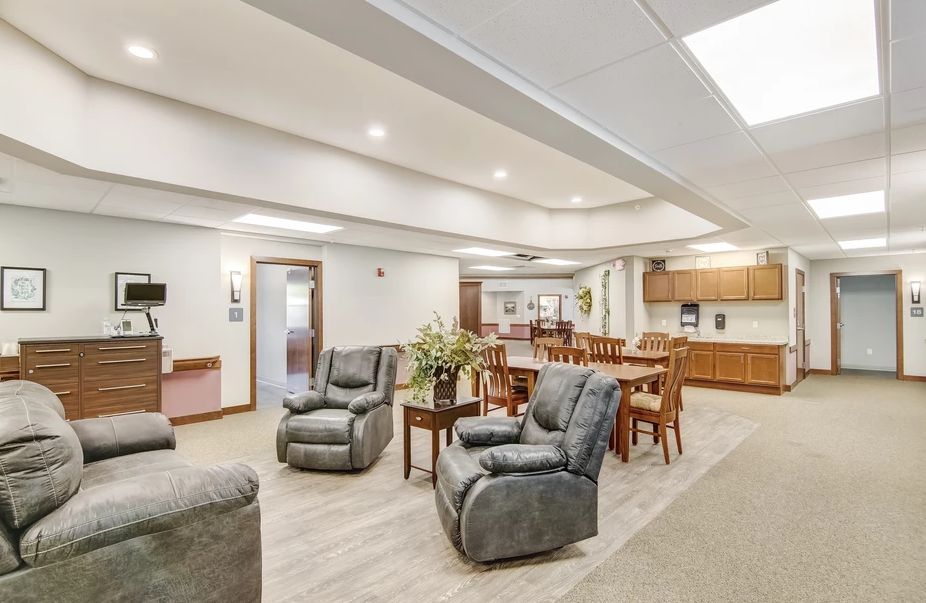 Suite Living Senior Care - Inver Grove Heights