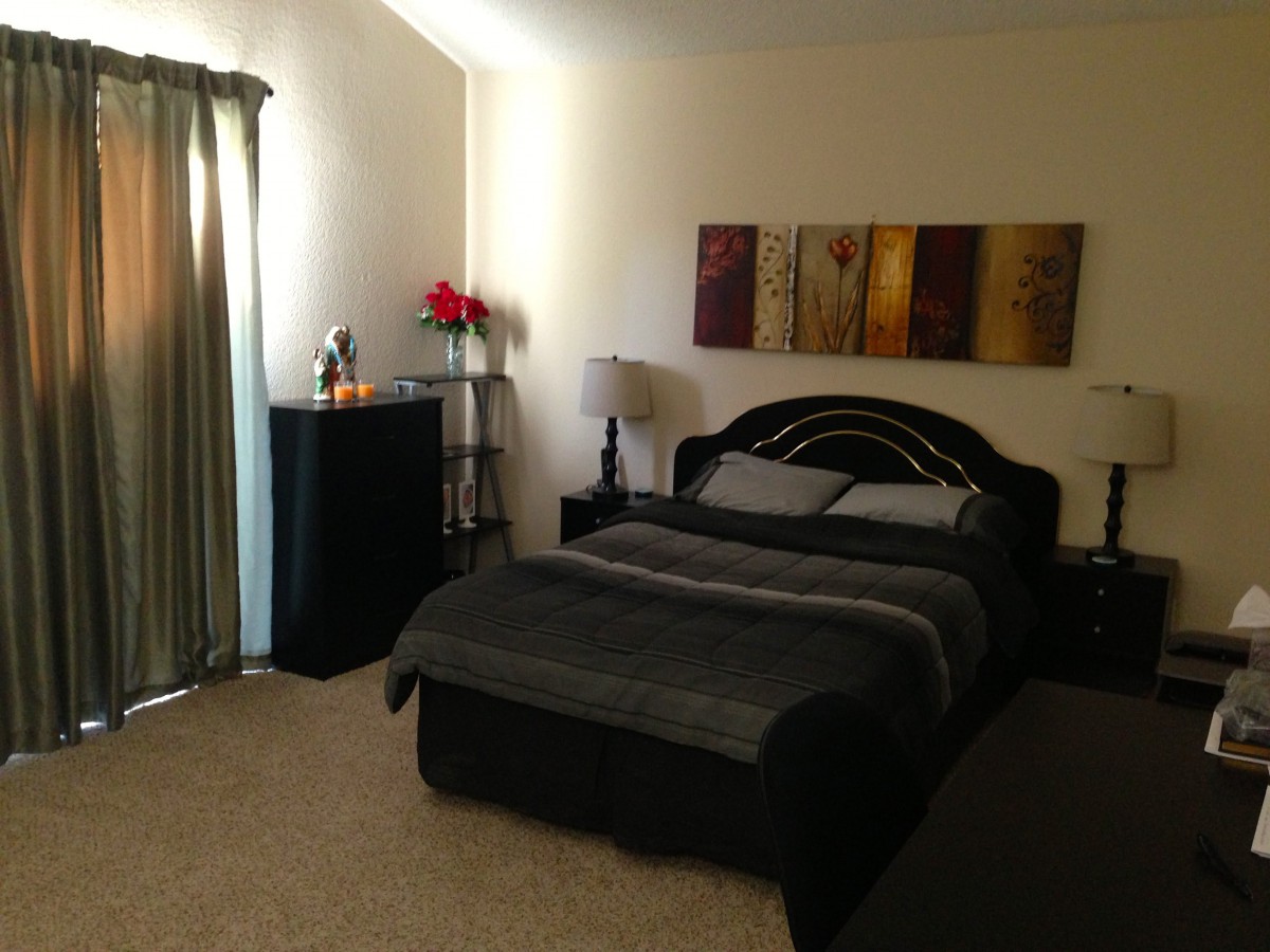 A modern and cozy bedroom with a comfortable bed and stylish decor.
