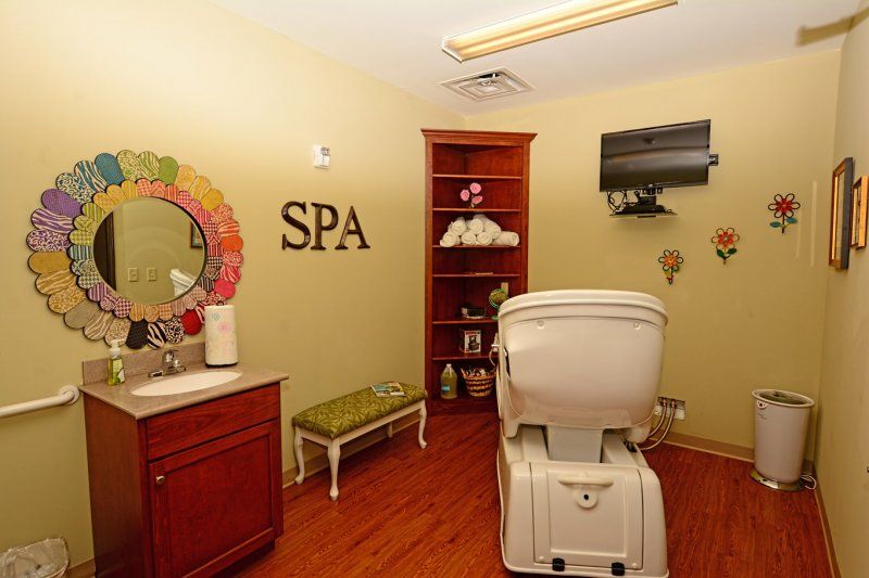 A tranquil spa room featuring a comfortable spa chair and soothing decor.