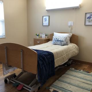 A serene and well-organized hospital room designed for patient comfort.