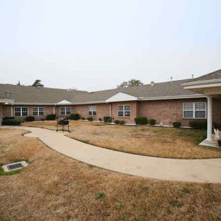 A residential building with a courtyard and walkway.
