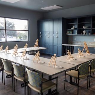 A well-designed meeting room equipped for creativity and collaboration.