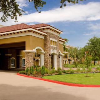 A welcoming entrance to a beautifully landscaped hotel or resort.