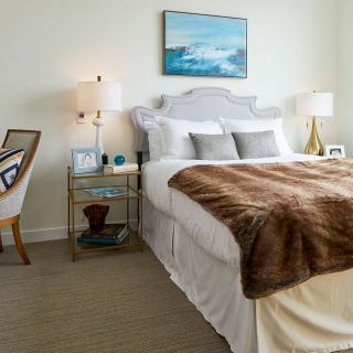 A cozy and modern bedroom with elegant decor and comfortable furnishings.