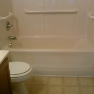 A bathroom with a bathtub and toilet.