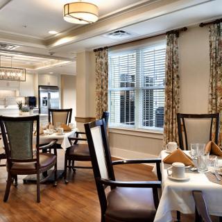A well-decorated dining room with elegant table settings and comfortable seating.