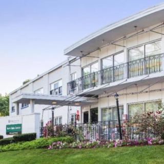 Twin Oaks Rehab And Nursing