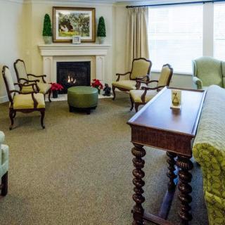 A cozy living room with traditional furnishings and a fireplace.