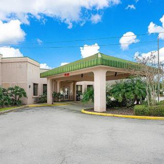 Highlands Lake Center