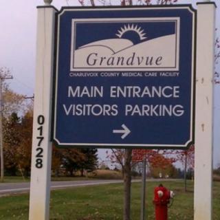 Directional sign for Grandvue's main entrance and visitors parking.