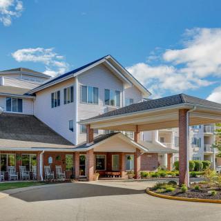 Image of a retirement home with a welcoming entrance and clear blue sky.