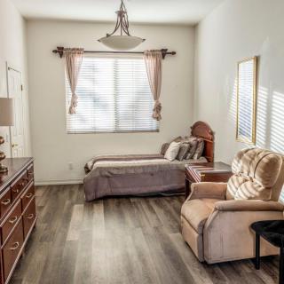 Avalon Guest Manor I