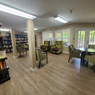 A cozy library interior with comfortable seating and bookshelves.