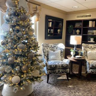 A beautifully decorated living room featuring a festive Christmas tree, perfect for the holiday season.