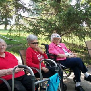 A group of seniors enjoying a relaxing day outdoors.