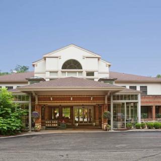 Front view of a hotel entrance with a clear sky backdrop.