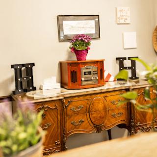 A charming vintage setup featuring an antique radio and decorative elements.