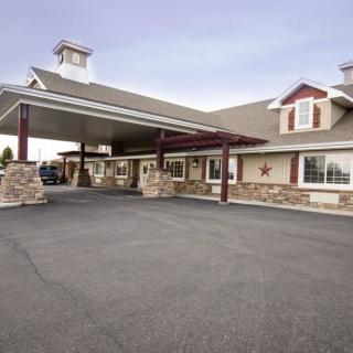Exterior view of a hotel with a covered entrance and driveway.