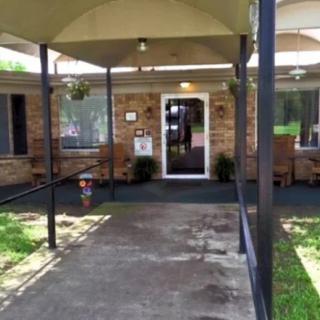 Whispering Oaks Rehab & Nursing