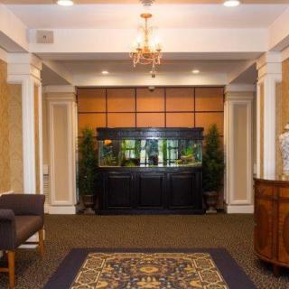 A well-decorated lobby featuring an aquarium and elegant furnishings.