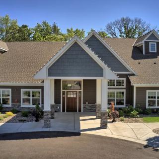 Suite Living Senior Care - Little Canada