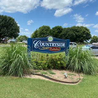 Welcome to Countryside: A serene outdoor space surrounded by nature.
