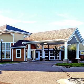 A building with a covered entrance and driveway.