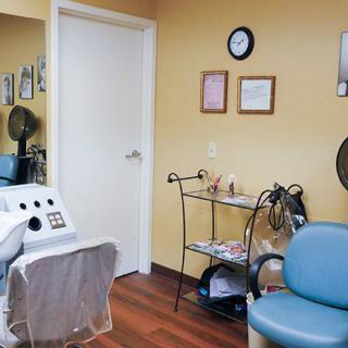 A cozy waiting area in a hair salon with chairs and styling equipment.
