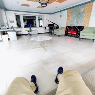 A serene waiting area featuring modern furniture and a spacious layout.