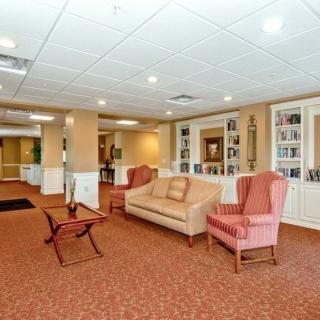 A cozy lobby area with comfortable seating and bookshelves.