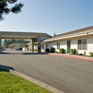 A roadside motel with a parking lot and driveway.